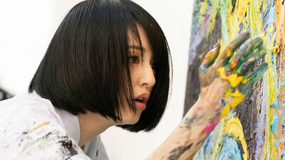 24時間テレビTシャツで話題・小松美羽とは「聖なるものを祈りを込めて、私は描く」