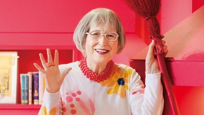 角野栄子「魔女の宅急便」から40年。元日に90歳を迎え「これからどう生きるか」かしこまって考えた。できないことも増えたけど、カラフルな装いで気分も明るく