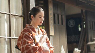 明日の『あんぱん』あらすじ。寛が亡くなり、悲しみに暮れる柳井家。涙を流す嵩にのぶがそっと差し出したのは…＜ネタバレあり＞